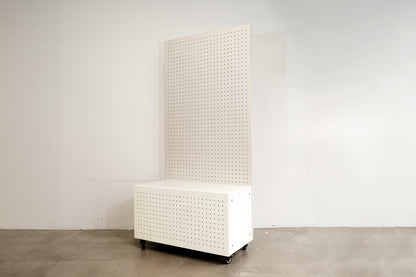 Freistehende Stecktafel mit IKEA METOD Box