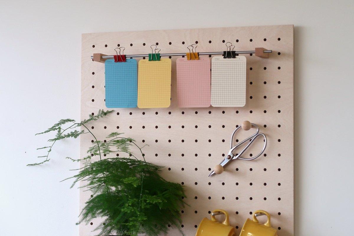 Panneau perforé - Pegboard Circulaire en bois - Diamètre 48 cm - Valchromat  Orange